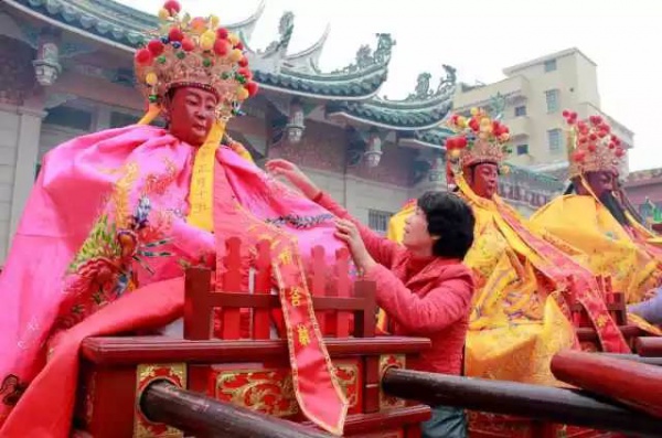 今天真熱鬧集美社刈香巡游祭開閩王！