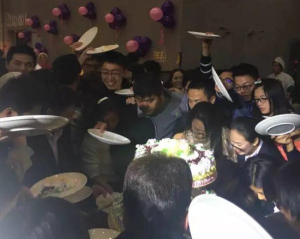 廈門大學餐廳25元自助餐2天被學生吃垮，不許吃了！