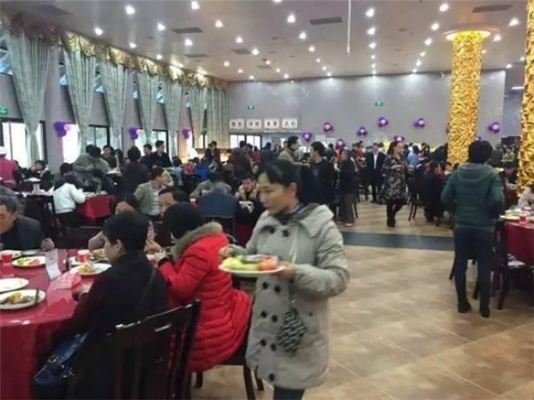 廈門大學餐廳25元自助餐2天被學生吃垮，不許吃了！