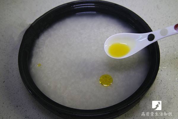 漲姿勢！蒸米飯時只要在鍋蓋前多加點東西，就會好吃幾十倍！