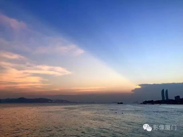 【臺風(fēng)預(yù)警】“妮妲”步步緊逼！廈門驚現(xiàn)奇觀！沿海景點(diǎn)全關(guān)閉！