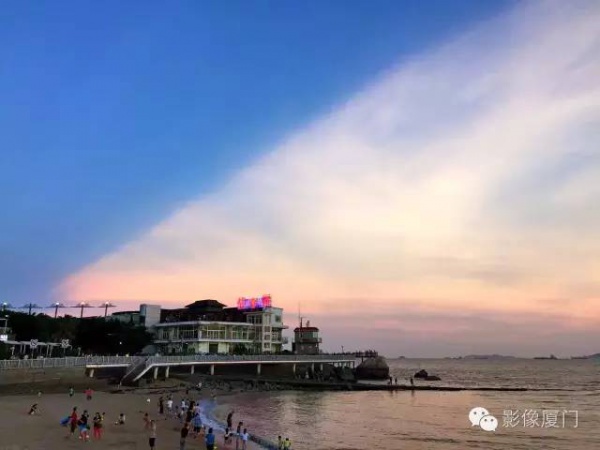 【臺風(fēng)預(yù)警】“妮妲”步步緊逼！廈門驚現(xiàn)奇觀！沿海景點(diǎn)全關(guān)閉！