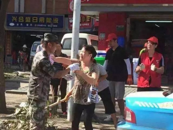慘遭最強臺風蹂躪，廈門人居然還笑得出來