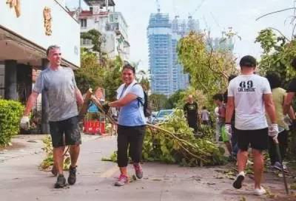 慘遭最強臺風蹂躪，廈門人居然還笑得出來