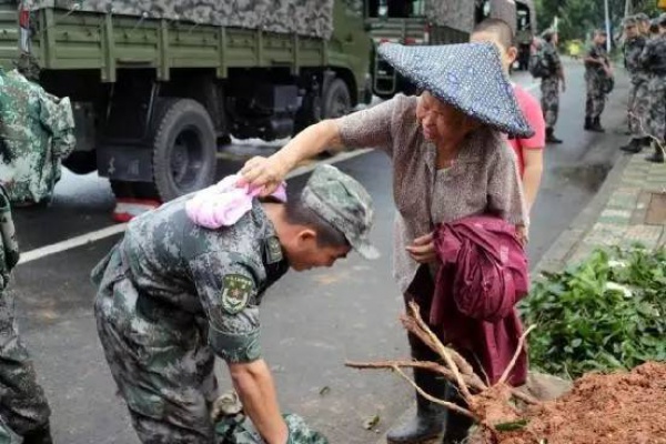 慘遭最強臺風蹂躪，廈門人居然還笑得出來