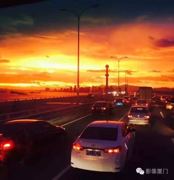 廈門“美炸”了！臺風前史無前例的火燒云爆發，震撼得讓人害怕…