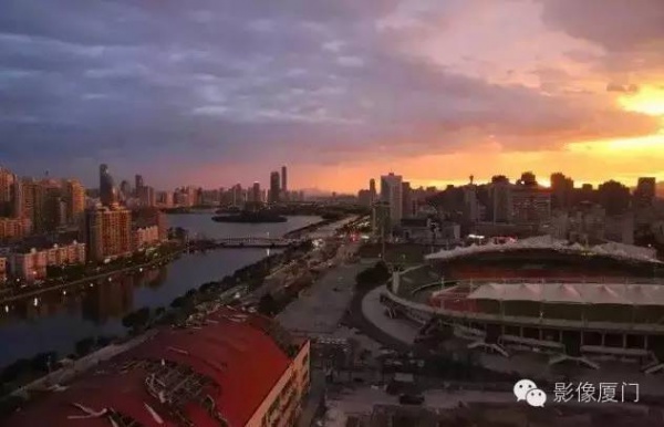 廈門“美炸”了！臺風前史無前例的火燒云爆發，震撼得讓人害怕…