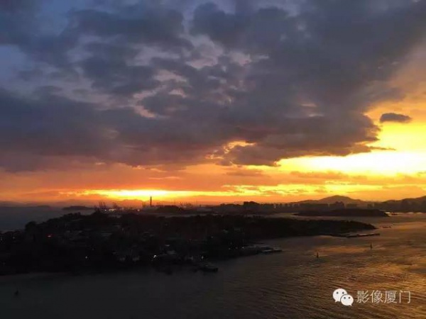 廈門“美炸”了！臺風前史無前例的火燒云爆發，震撼得讓人害怕…
