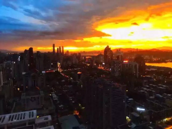 廈門“美炸”了！臺風前史無前例的火燒云爆發，震撼得讓人害怕…