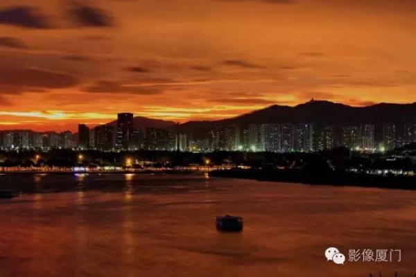 廈門“美炸”了！臺風前史無前例的火燒云爆發，震撼得讓人害怕…