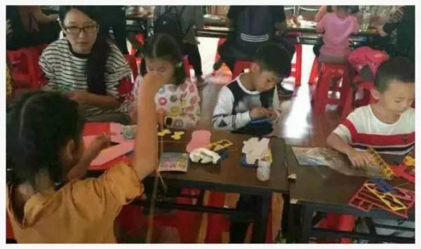 【3.5特價99！僅此一期】玫瑰小鎮沙里淘金+抓泥鰍+滑沙+DIY雞蛋彩繪/DIY彩陶娃娃一日游