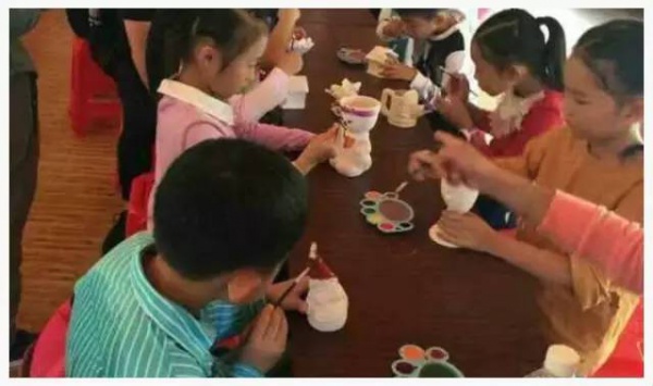 【3.5特價99！僅此一期】玫瑰小鎮沙里淘金+抓泥鰍+滑沙+DIY雞蛋彩繪/DIY彩陶娃娃一日游