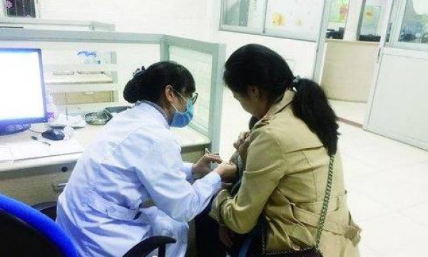 悲痛！翔安隧道收費站口突發車禍，女司機跪在死者尸體前哭喊對不起......