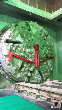 大事件！廈門地鐵跑起來了！時(shí)速80千米！7輛車運(yùn)抵廈門！集美人快圍觀...