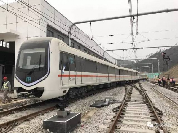 大事件！廈門地鐵跑起來了！時(shí)速80千米！7輛車運(yùn)抵廈門！集美人快圍觀...