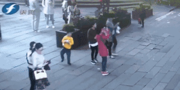 “你再不聽話媽媽就走了！”媽媽假裝離開，孩子卻丟了3小時……“嚇唬教育”別亂用