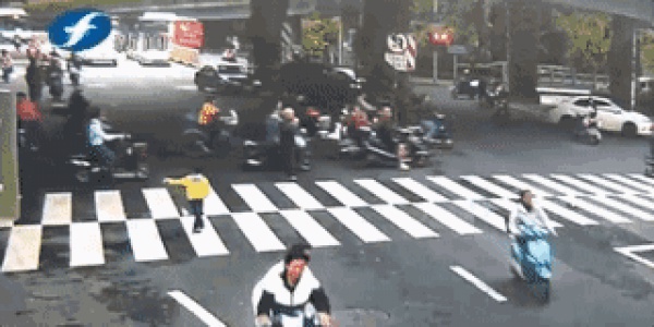 “你再不聽話媽媽就走了！”媽媽假裝離開，孩子卻丟了3小時……“嚇唬教育”別亂用
