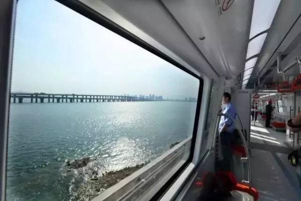 羨慕之極丨千與千尋里的海上列車竟然真的有，廈門人民有福了~