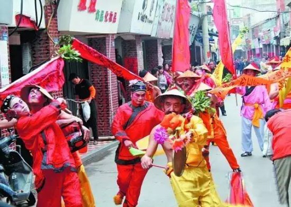 端午習(xí)俗丨奇葩的捉鴨子、四角狗、熏黃煙…你家是福建哪里的？