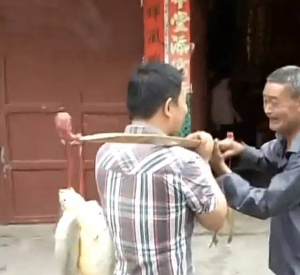 端午習(xí)俗丨奇葩的捉鴨子、四角狗、熏黃煙…你家是福建哪里的？