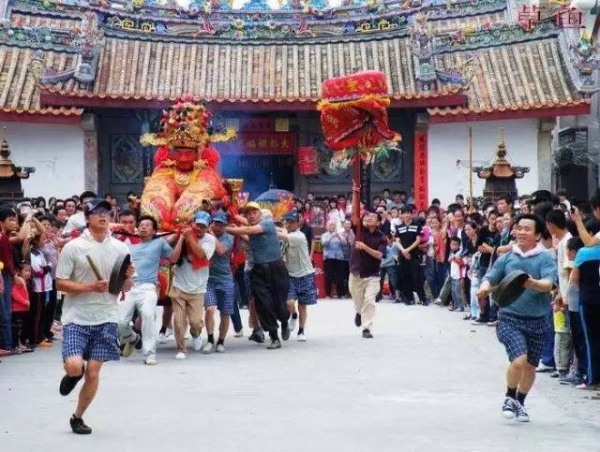 端午習(xí)俗丨奇葩的捉鴨子、四角狗、熏黃煙…你家是福建哪里的？