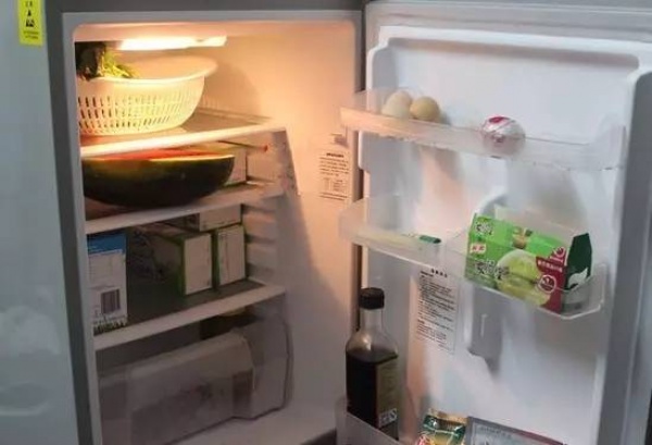 吃了半個西瓜，差點要了她的命！你還敢這樣吃西瓜嗎？