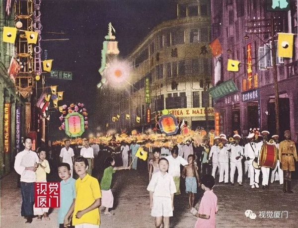 不同時期的廈門中山路夜景，90年代最美，現在效果如金磚